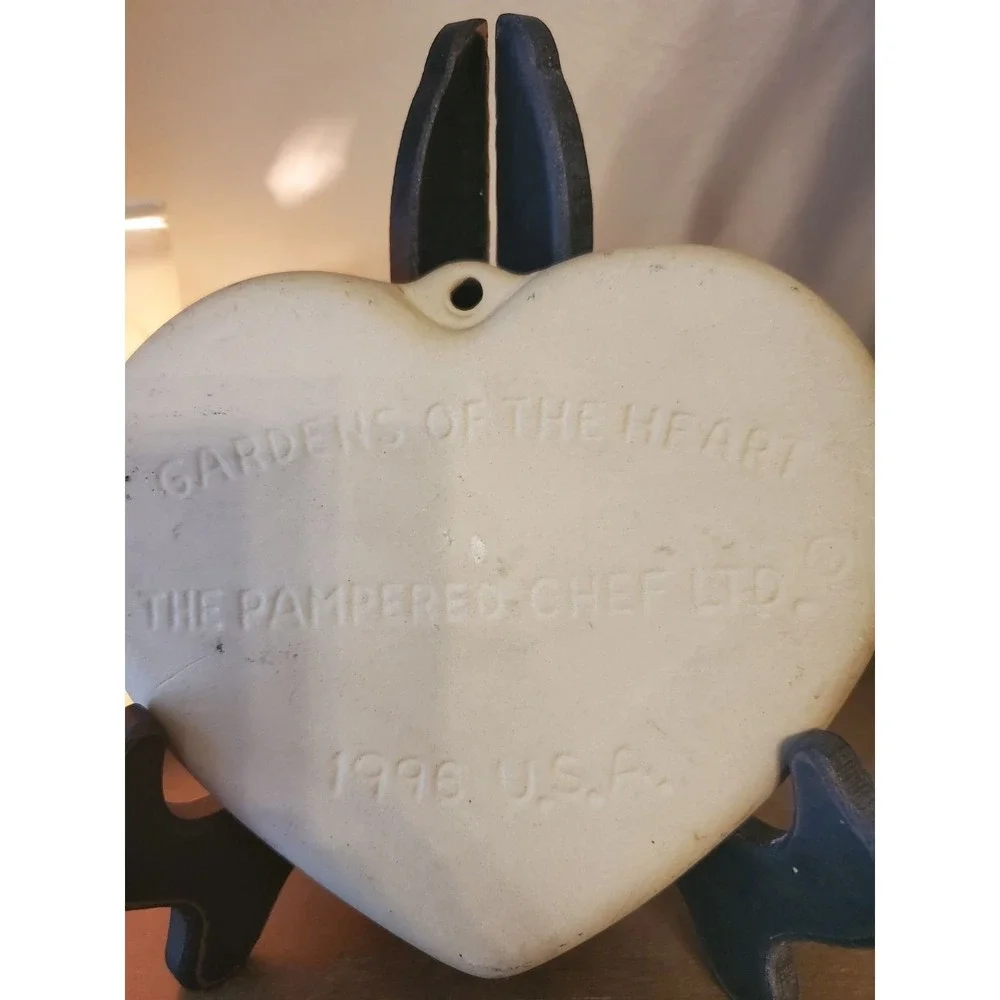 Pampered Chef Gardens‎ Heart Cookie Mold